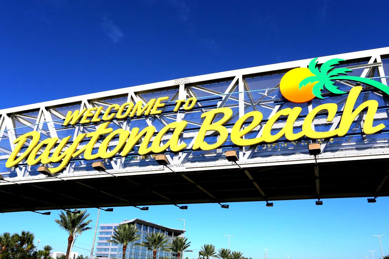 photo of Welcome to Daytona Beach sign